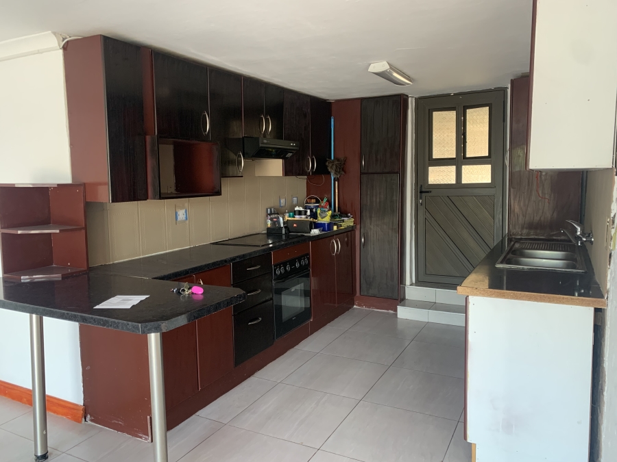 To Let 2 Bedroom Property for Rent in Protea Heights Western Cape